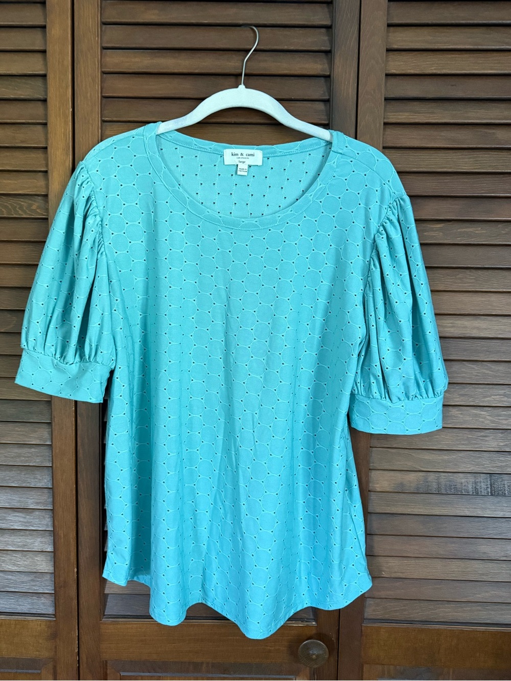 Kim & Cami Aqua Eyelet Puff-Sleeve Tee